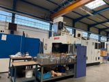 une grande machine installée dans un bâtiment