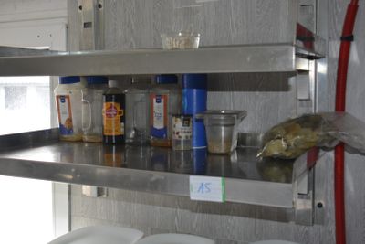 Etagère inox sur crémaillère, en l'état - Photo 1