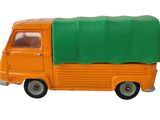 un camion jouet avec une bâche verte à l'arrière