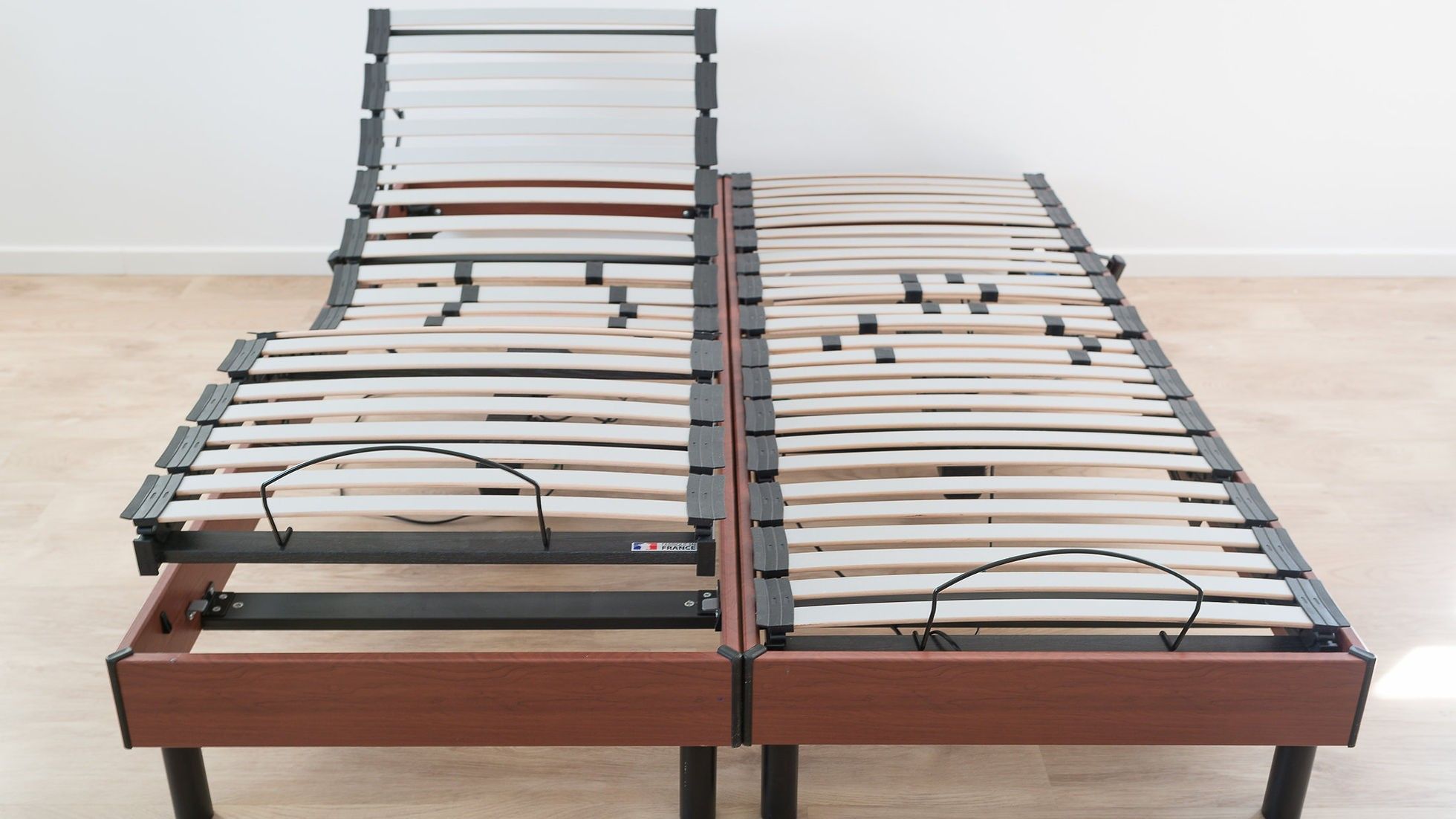 1 x lit électrique 160x200 cm (2x80x200 cm) avec 2 matelas D…