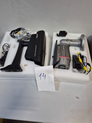 Lot de 2 caméras de la marque Optec et leurs chargeurs.