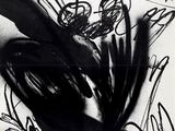 un dessin en noir et blanc représentant un oiseau sur une feuille de papier