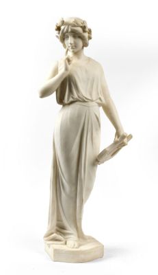 l'image d'une statue de femme tenant un livre