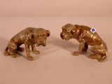 paire de figurines en bronze représentant un chien et un lion
