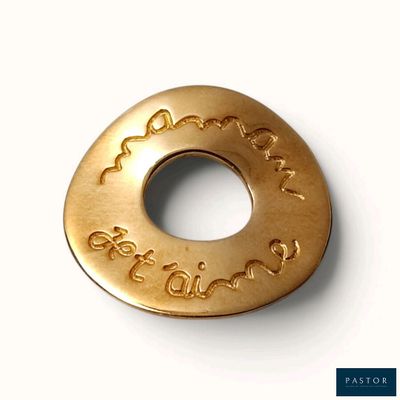 une image représentant une pièce d'or sur laquelle figure une inscription