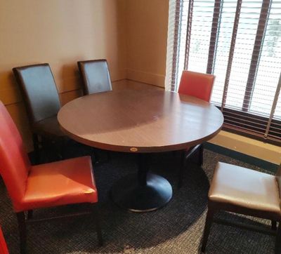 a table with four chairs around it in a room