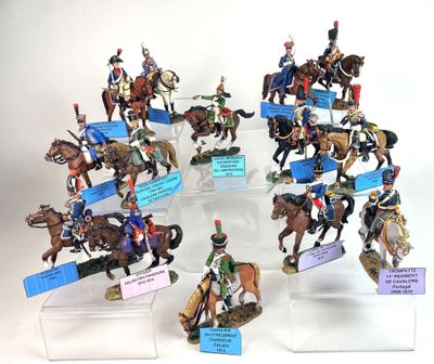 de nombreuses figurines exposées