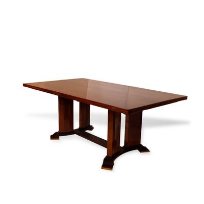 une image d'une table en bois sur fond blanc