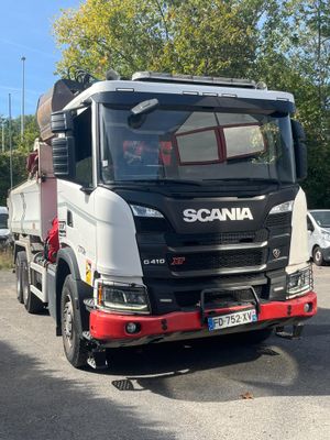 a truck that is parked on the side of the road