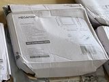 plusieurs boîtes d'appareils électroniques sont empilées les unes sur les autres