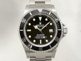 Montre Rolex Submariner avec cadran noir et lunette à rainures