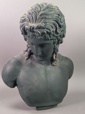 a statue of a man with a head of hair on it