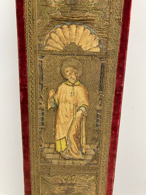 an image of a gold and red case with a picture of a man