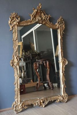 Miroir en bois et stuc doré à décor baroque de rocailles, fe…