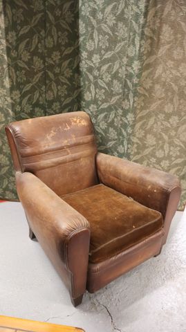 Fauteuil club en mauvais état