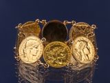 bracelet composé de pièces d'or, comportant quatre types de pièces différents