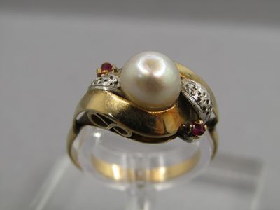 an image of a gold ring with a pearl and garnets
