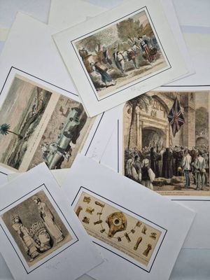 de nombreuses photos différentes de personnes posant sur une table blanche