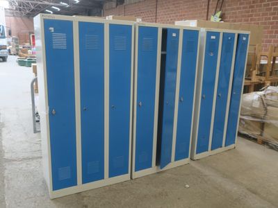 3 armoires vestiaires 3 portes bleue et beige, Mise à prix 6… - Photo 1