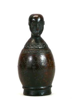 Contenant à chaux pour le bétel en bois dur à belle patine s…