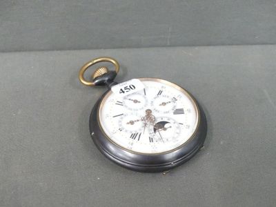 une montre de poche en argent avec des chiffres romains