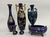 trois vases placés l'un à côté de l'autre