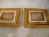 deux cadres en bois recouverts de peinture blanche et marron