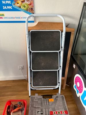 Stop trottoir Escabeau 3 marches Mallette à outils