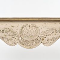 Console rectangulaire en bois laqué ceinture sculpté d'un mé… (photo 4)