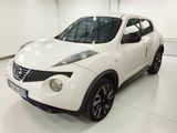 une photo d'un SUV Nissan Juke blanc garé dans un garage