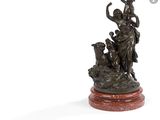 une image représentant une statue en bronze d'une femme et de deux enfants