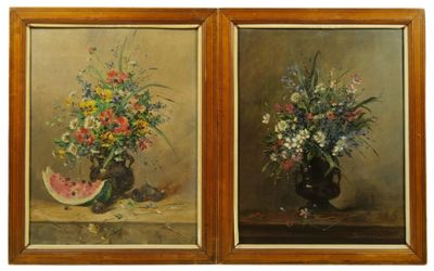 deux tableaux représentant des fleurs dans un vase et une pastèque posée sur une table