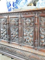 COFFRE rectangulaire en chêne mouluré et sculpté, la façade … (photo 5)