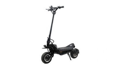 On voit l'image d'un scooter sur fond blanc.