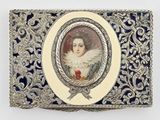 un cadre ancien en argent et émail contenant le portrait d'une femme