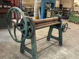une grande machine installée dans un bâtiment