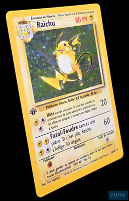 une carte sur laquelle figure l'image d'un personnage de Pokémon