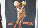 affiche représentant un homme tenant un verre de bière devant une armoire en bois