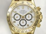 une photo d'une montre Rolex avec un cadran blanc et un bracelet en cuir marron