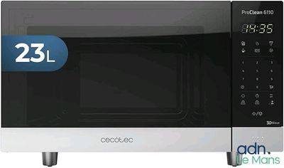 une image d'un four à micro-ondes avec la porte ouverte