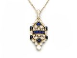 un pendentif Art déco orné de pierres bleues et blanches, monté sur une chaîne en or