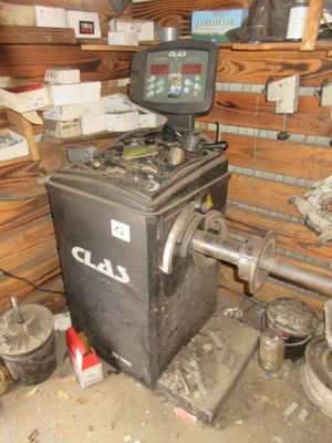 une machine qui se trouve à l'intérieur d'un bâtiment