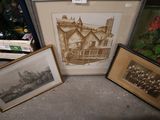 trois photos encadrées représentant une maison et une photo d'une maison