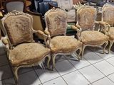a lot of chairs that are sitting in a room