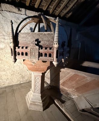 Rare CHAIRE à PRECHER d'église en bois naturel sculpté, de f…
