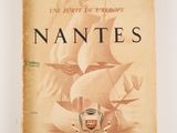 un vieux livre avec l'image d'un bateau