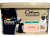 un gros plan d'un pot de peinture sur fond blanc