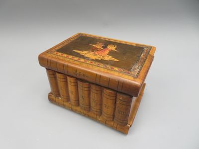 Boîte à secret en bois, la façade simulant des livres en tro…