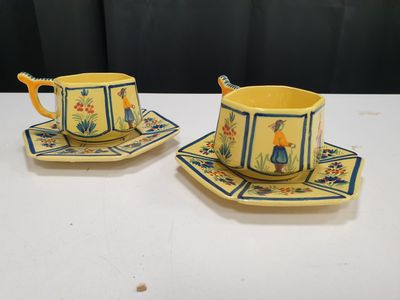 Lot de 2 tasses et sous tasses à décor floral dans les tons …