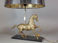 Lampe en laiton en forme de cheval en marche. (photo 3)